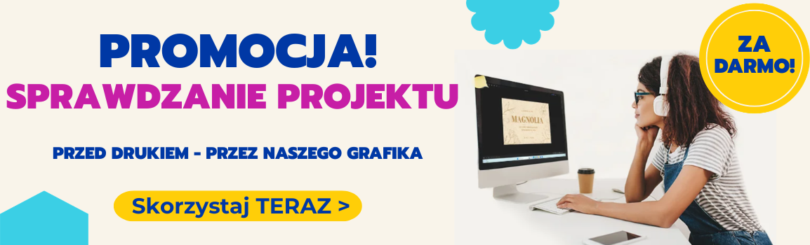 Baner reklamowy usługi sprawdzania projektów. Graficzka pracuje przy komputerze. Tekst: Promocja! Sprawdzania projektu przed drukiem przez naszego grafika. Za darmo!