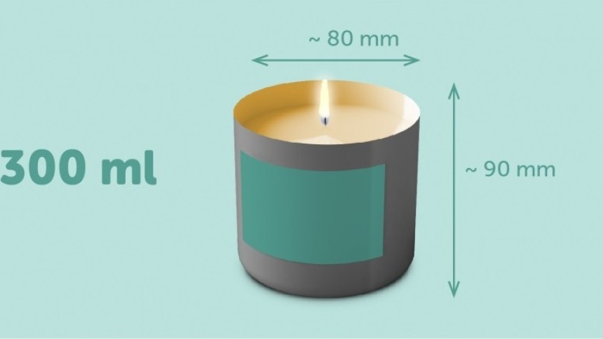 Zielona infografika świeczki w szarym ceramicznym pojemniku z kwadratową pustą zieloną etykietą, napisem 300 ml oraz wymiarami słoika