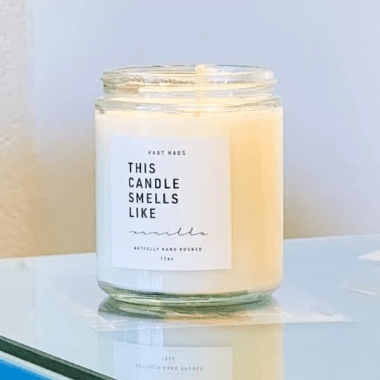 Kwadratowe naklejki na świece z napisaem This candle smells like