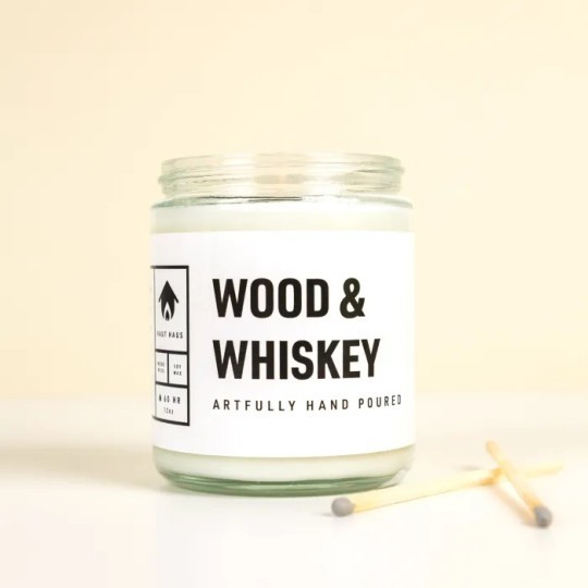 Prostokątne białe naklejki na świece z napisem Wood&Whiskey
