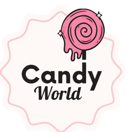 Logo firmy Candy World. Czarny napis "Candy World" pod rysunkiem różowego, kręconego lizaka, z którego spływa lukier. Całość na tle różowej, falistej ramki.