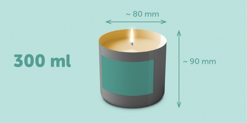 Zielona infografika świeczki w szarym ceramicznym pojemniku z kwadratową pustą zieloną etykietą, napisem 300 ml oraz wymiarami słoika