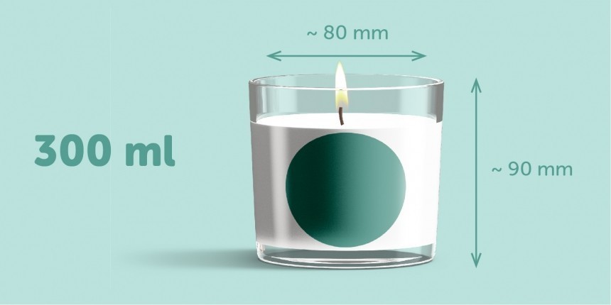 Zielona infografika świeczki w słoiku z okrągłą pustą zieloną etykietą, napisem 300 ml oraz wymiarami słoika