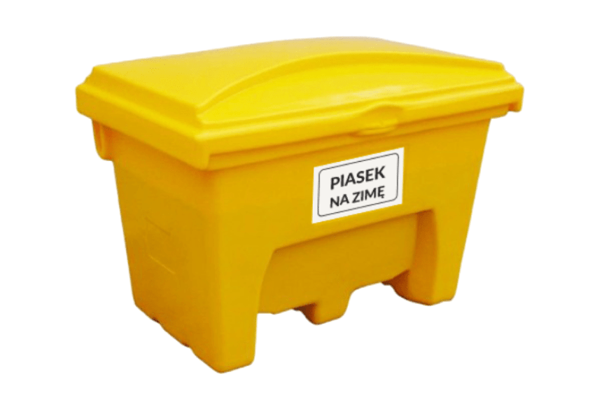 Żółty pojemnik z napisem „PIASEK NA ZIMĘ” na białej etykiecie z przodu.