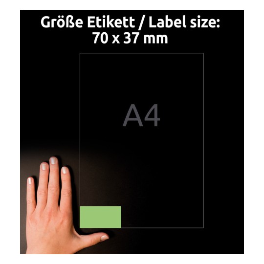 Porównanie rozmiaru z ręką, artykuł: 3450, arkusz kolorowych etykiet, format: 70 x 37 mm, kolor: zielony.