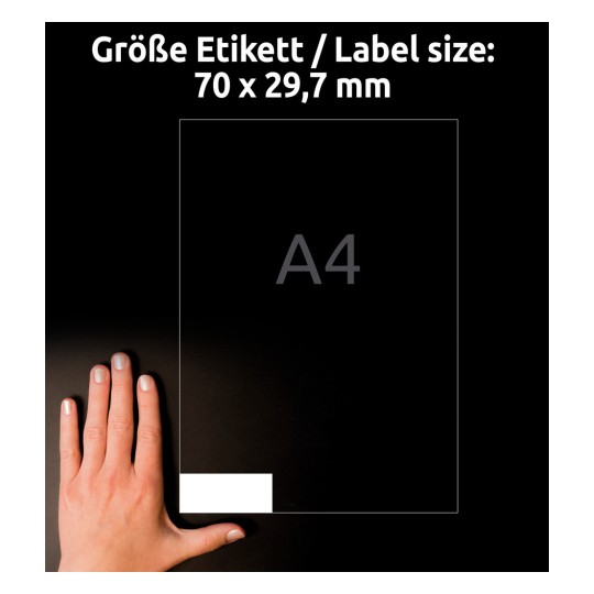 Porównanie wielkości z ręką, artykuł: 3489, jeden arkusz uniwersalnych etykiet, format: 70 x 29,7 mm, kolor: biały.