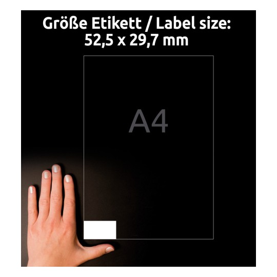 Porównanie wielkości z ręką, artykuł: 3651-200, arkusz uniwersalnych etykiet, format: 52,5 x 29,7 mm, kolor: biały.