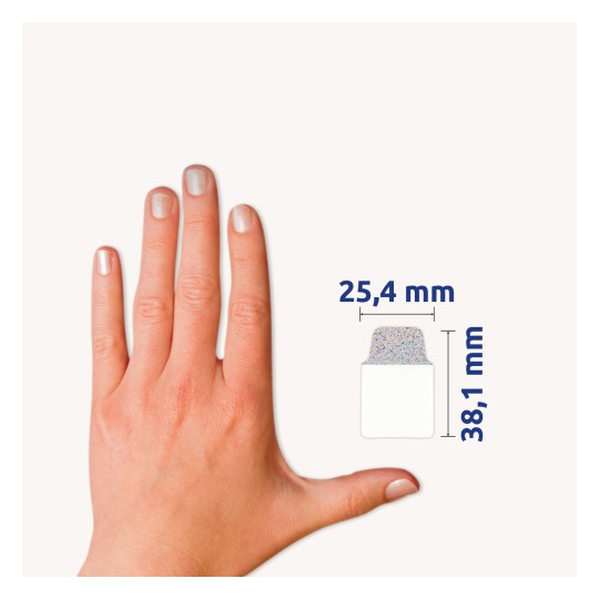 Porównanie wielkości z ręką, artykuł: 74178, jeden arkusz pasków samoprzylepnych, format: 25,4 x 38,1 mm, kolor: srebrny.