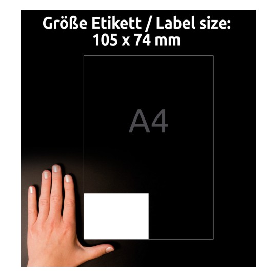 Porównanie wielkości z ręką, artykuł: 8024-300, arkusz etykiet wysyłkowych, format: 105 x 74 mm, kolor: biały.