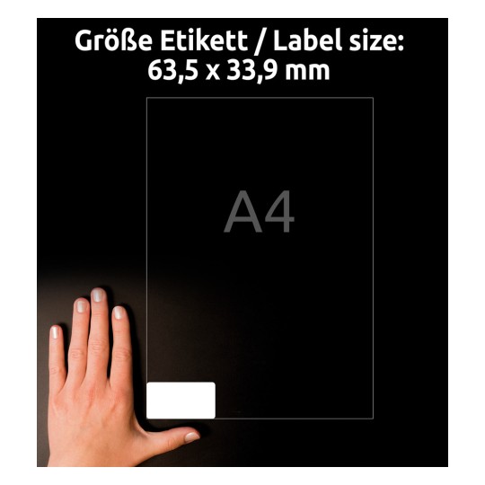 Porównanie rozmiaru z dłonią, Artykuł: J4773-10, jeden arkusz wodoodpornych etykiet foliowych, Format: 63,5 x 33,9 mm, Kolor: Biały.