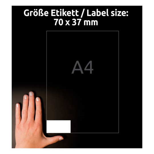 Porównanie rozmiaru z ręką, Artykuł: L4718REV-20, jeden arkusz etykiet pogodoodpornych, usuwalnych, format: 70 x 37 mm, kolor: biały.