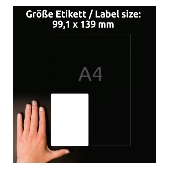 Porównanie wielkości z ręką, Artykuł: L4733REV-25, jeden arkusz etykiet uniwersalnych, usuwalny, format: 99,1 x 139 mm, kolor: biały.