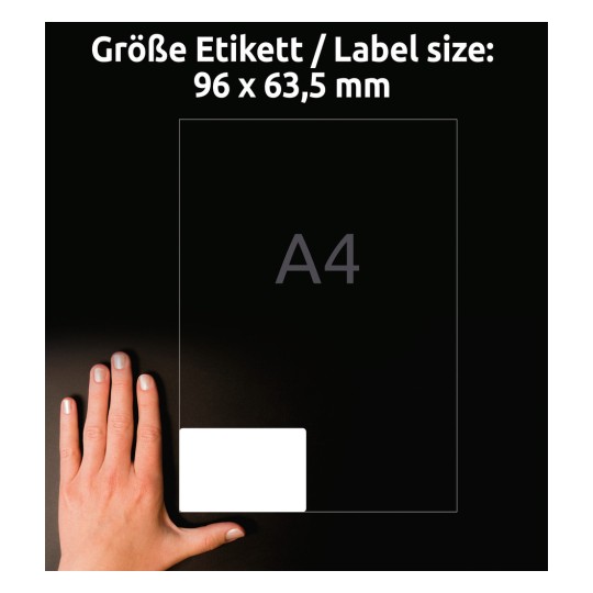 Porównanie wielkości z ręką, artykuł: L4745REV-25, arkusz uniwersalnych etykiet, odklejalne, format: 96 x 63,5 mm, kolor: biały.