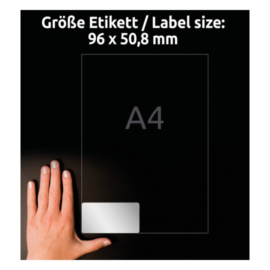 Porównanie wielkości z ręką, artykuł: L6012-20, jeden arkusz etykiet z nazwą typu, format: 96 x 50,8 mm, kolor: srebrny.