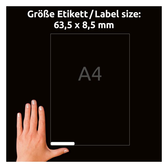 Porównanie rozmiaru z ręką, Artykuł: L6022REV-25, arkusz etykiet dla kaset danych, format: 63,5 x 8,5 mm, kolor: biały.