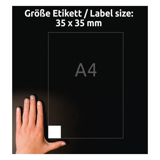 Porównanie wielkości z ręką, artykuł: L7120-25, jeden arkusz kwadratowych etykiet, format: 35 x 35 mm, kolor: biały.