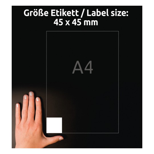 Porównanie wielkości z ręką, Artykuł: L7121-25, jeden arkusz kwadratowych etykiet, Format: 45 x 45 mm, Kolor: Biały.