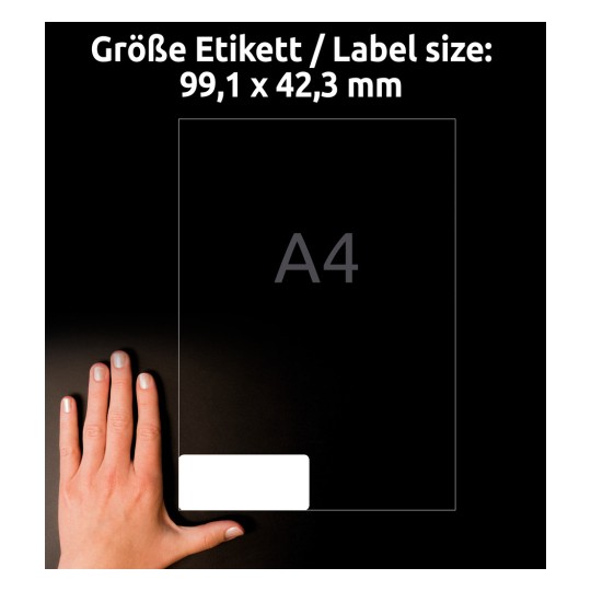 Porównanie rozmiaru z ręką, Artykuł: L7913-10, jeden arkusz ultraodpornych etykiet foliowych, Format: 99,1 x 42,3 mm, Kolor: Biały.