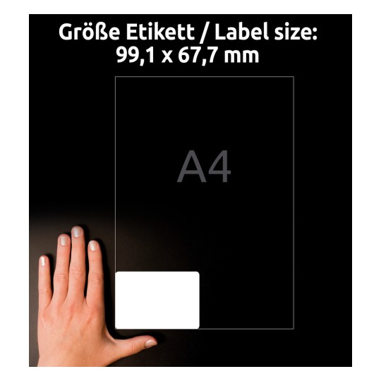 Porównanie rozmiaru z ręką, Artykuł: L7993-25, jedna karta etykiet wysyłkowych, format: 99,1 x 67,7 mm, kolor: biały.