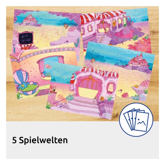 Obraz zawiera liczne kolorowe ilustracje różnych fantastycznych środowisk, w tym bajkowe budowle i podwodne scenerie, przedstawione jako karty. Kolory są głównie pastelowe, co tworzy marzycielską atmosferę. Tekst „5 Spielwelten” wskazuje, że przedstawiono pięć światów gry.