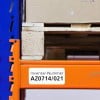 Etykieta informacyjna naklejona na pomarańczowy regał magazynowy