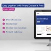 Obraz przedstawia monitor komputerowy, na którym wyświetlana jest strona internetowa Avery Design & Print. Zawiera on kod do łatwego tworzenia etykiet i pokazuje kroki korzystania z oprogramowania. Kroki obejmują wprowadzenie kodu, wybranie projektu, stworzenie projektu i drukowanie z łączeniem korespondencji.