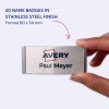 Obraz przedstawia rękę trzymającą identyfikator z imieniem 'Paul Meyer' i logo 'Avery'. Identyfikator ma wykończenie ze stali nierdzewnej, wymiary 80 x 34 mm, a w tym formacie wymienionych jest 20 identyfikatorów.