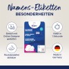 Obraz przedstawia opakowanie samoprzylepnych plakietek imiennych firmy Avery, podkreślając cechy takie jak łatwy projekt za pomocą narzędzia online, szybkie przyleganie w jedną sekundę oraz możliwość usunięcia bez pozostawiania śladów. Wskazuje również, że produkt został wyprodukowany w Niemczech.