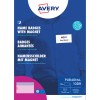 Opakowanie Avery przedstawiające magnetyczne identyfikatory imienne na niebieskiej koszuli z przykładowym identyfikatorem?
