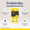 Obraz przedstawia produkt o nazwie „Prüfplaketten” marki Avery Zweckform, który zawiera wodoodporne etykiety inspekcyjne z miejscem na wpisanie roku, zaprojektowane w Niemczech. Produkt podkreśla swoją solidność, neutralność klimatyczną i wszechstronność.